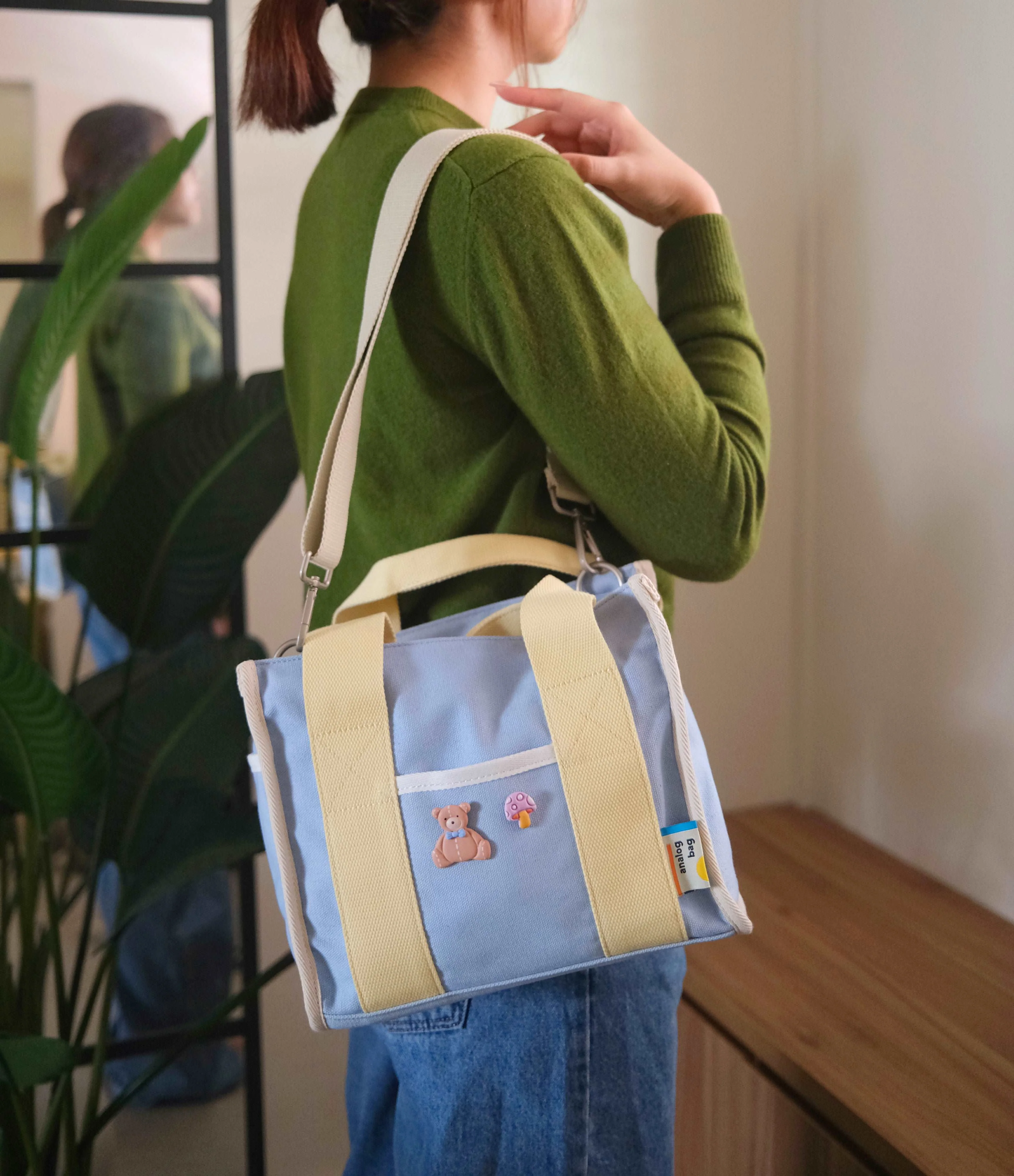 No.17 Medium Tote Bag v3 - Image 4