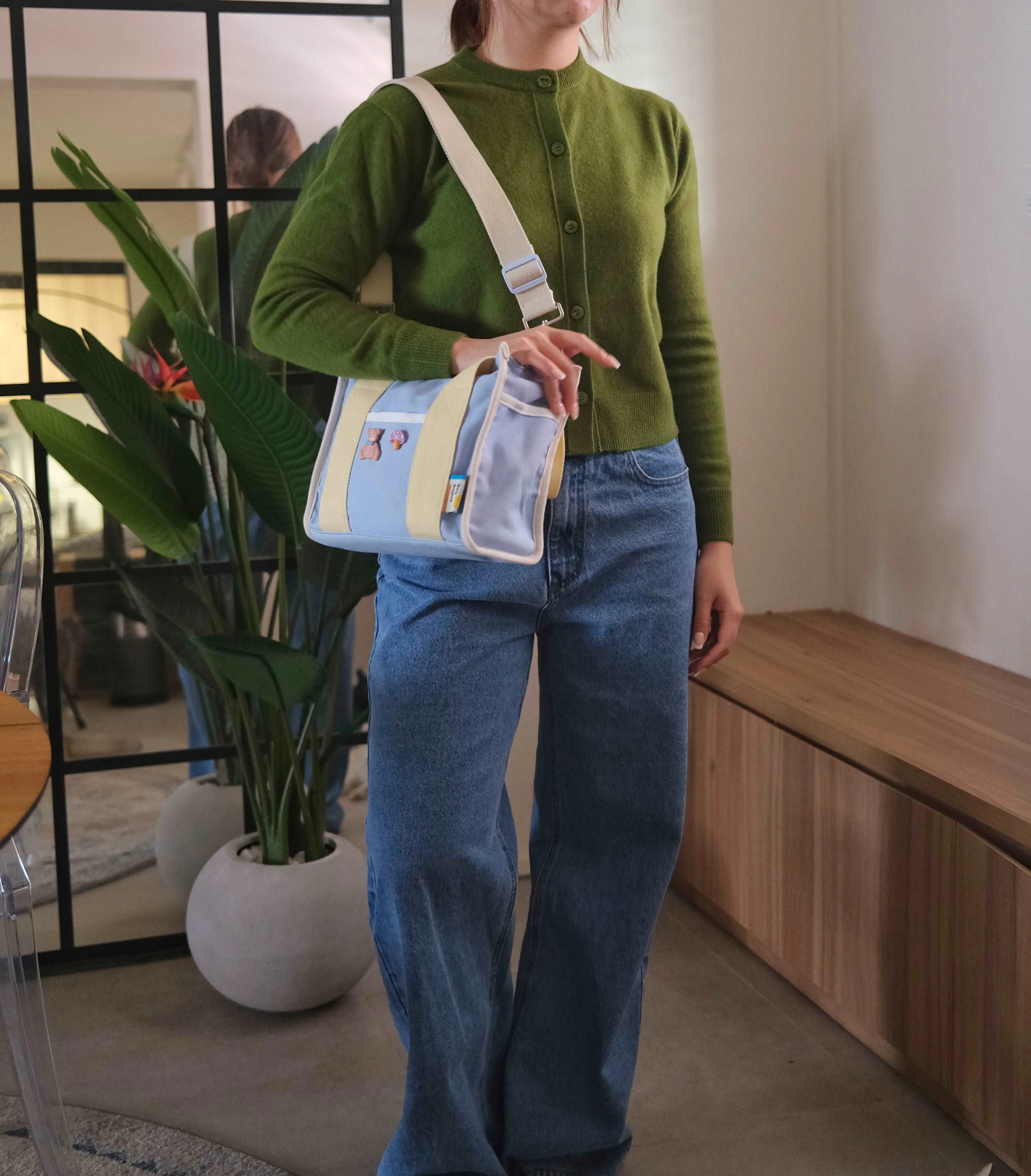 No.17 Medium Tote Bag v3 - Image 7